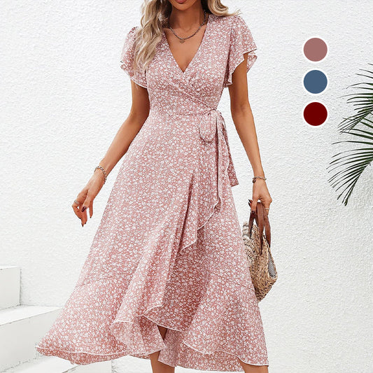 Elegante zomerse damesjurk met V-hals, getailleerde taille en zwierige bloemenprin