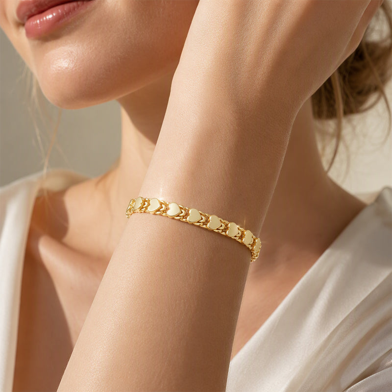 Elegante goudkleurige hartjesarmband – afbeelding 8