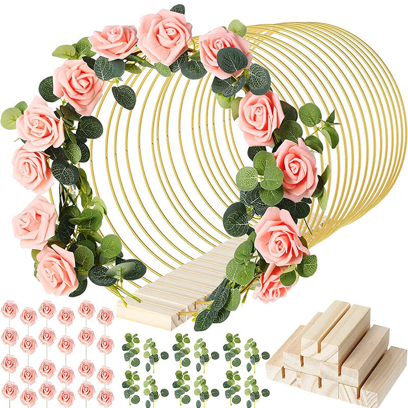 Gouden decoratiehoepel met houten standaard – productafbeelding